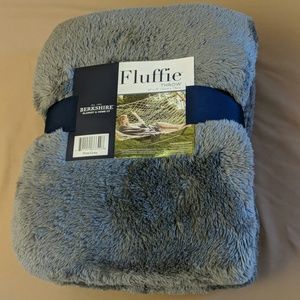 Super Fluffy Berkshire Blanket Faux Fur Throw